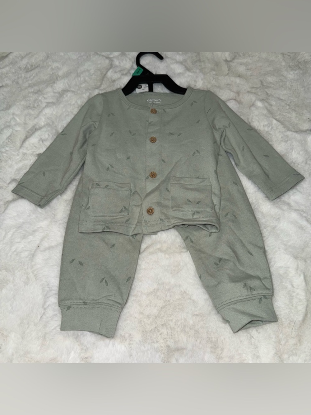 NEW carter’s 6-9m outfit